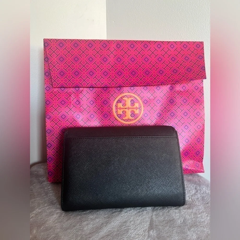 TORY BURCH• EMERSON CHAIN WALLET IN BLACK - BRAND NEE WITH TAGS
